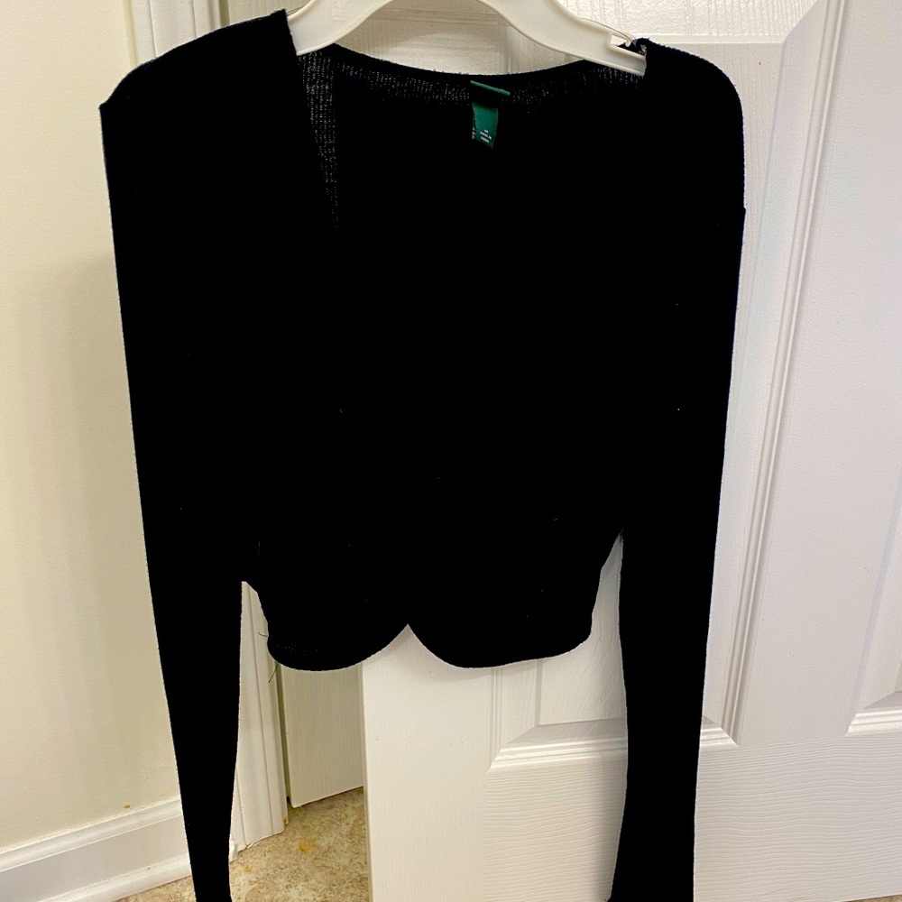 Woman’s crop cardigan black